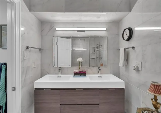 Listing Photo 1 - Condo for sale in Lighthouse Harbor Condominiums located at 7300 Lakeshore Dr, New Orleans, LA 70124 - Unit #20