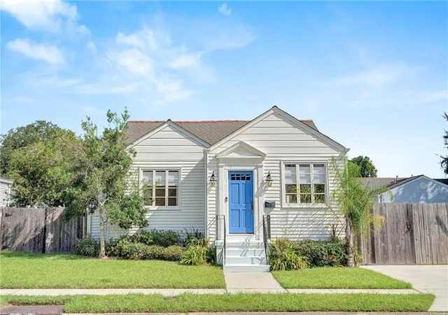 Single family home for sale at 11 San Mateo Ave, Jefferson, LA 70121 | MLS# 2575699