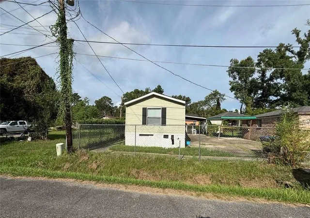 Single family home for sale at 901 S George Ave, Gonzales, LA 70737 | MLS# 2576398