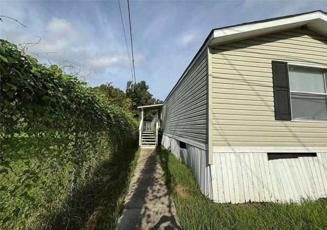 Photo 2 of Single family home for sale at 901 S George Ave, Gonzales, LA 70737 | MLS# 2576398 | Listing updated on 2026-09-21