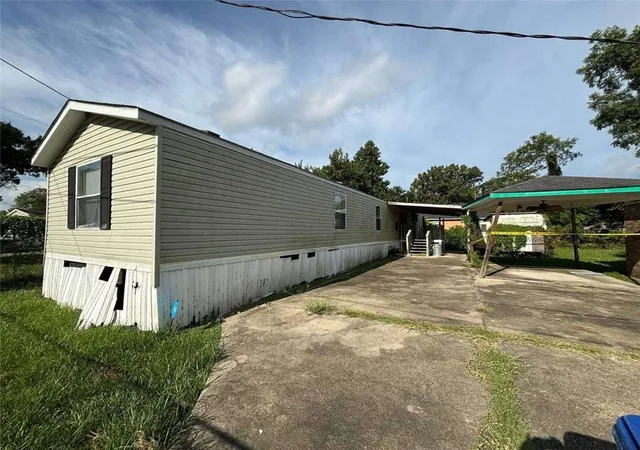 Photo 3 of Single family home for sale at 901 S George Ave, Gonzales, LA 70737 | MLS# 2576398 | Listing updated on 2026-09-21