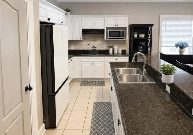 Photo 3 of Single family home for sale at 5237 Warwick Dr, Marrero, LA 70072 | MLS# 2576384 | Listing updated on 2026-09-10