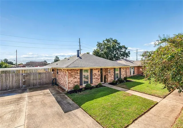 Photo 2 of Single family home for sale at 3226 E Lafourche Ct, Kenner, LA 70065 | MLS# 2576283 | Listing updated on 2026-09-21