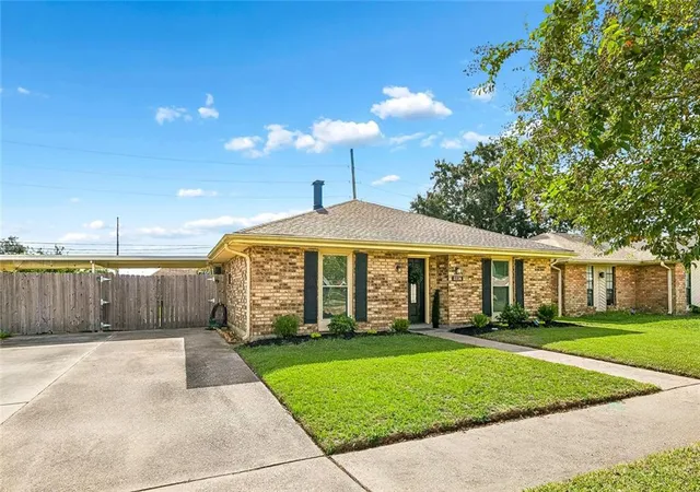 Photo 3 of Single family home for sale at 3226 E Lafourche Ct, Kenner, LA 70065 | MLS# 2576283 | Listing updated on 2026-09-21
