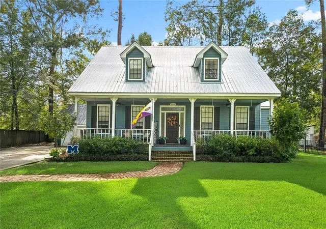Photo 2 of Single family home for sale at 308 Evergreen Dr, Mandeville, LA 70471 | MLS# 2576431 | Listing updated on 2026-09-25