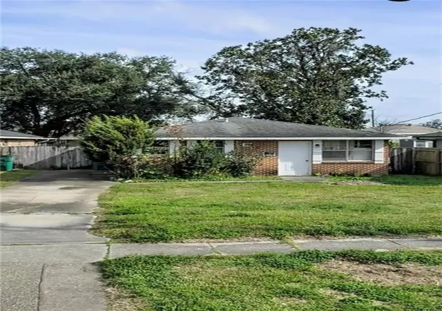 Photo 2 of Sale Pending at 621 N Starrett Rd, Metairie, LA 70003 | MLS# 2576460 | Listing updated on 2026-10-03