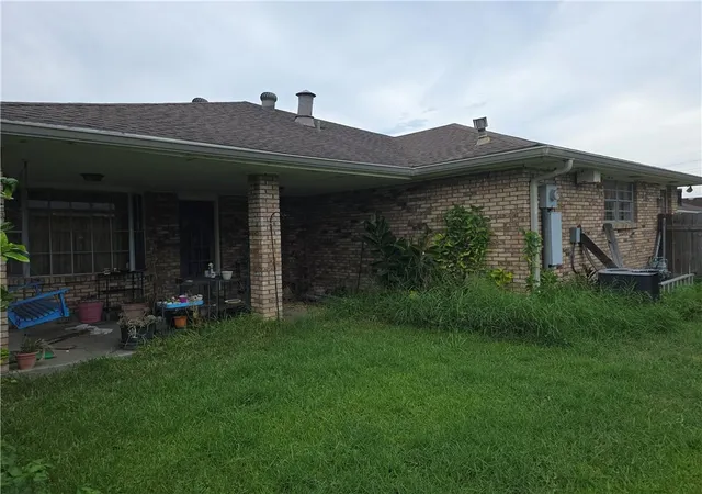 Photo 2 of Sale Pending at 2725 W Friendship Dr, Harvey, LA 70058 | MLS# 2576468 | Listing updated on 2026-10-07