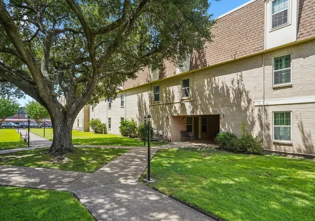 Condo for sale at 2712 Whitney Pl #627, Metairie, LA 70002 | MLS# 2575716