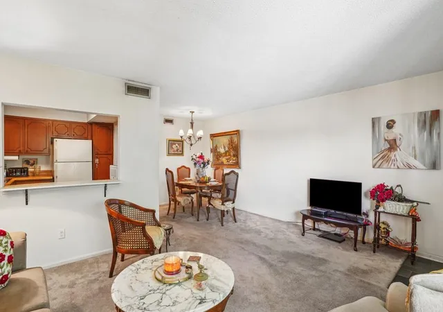Listing Photo 4 - Condo for sale in building located at 2712 Whitney Pl, Metairie, LA 70002 - Unit #627