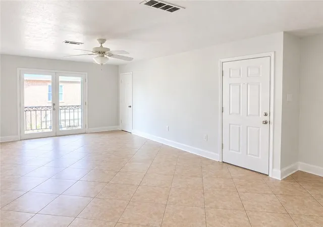 Listing Photo 5 - Condo for sale in building located at 828 Vouray Dr, Jefferson, LA 70065 - Unit #D