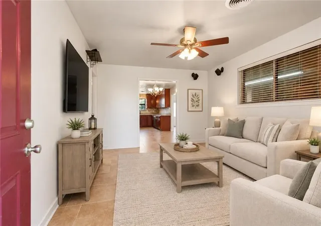 Photo 2 of Single family home for sale at 1625 Kent Ave, Metairie, LA 70001 | MLS# 2576166 | Listing updated on 2026-09-29