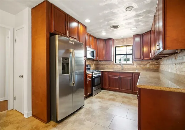 Photo 3 of Single family home for sale at 1625 Kent Ave, Metairie, LA 70001 | MLS# 2576166 | Listing updated on 2026-09-29