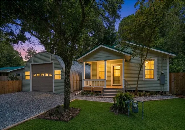 Photo 2 of Single family home for sale at 424 E Magee St, Covington, LA 70433 | MLS# 2576149 | Listing updated on 2026-09-19