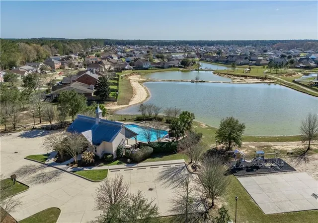 Photo 3 of Single family home for sale at 153 Penn Ml Lakes Blvd, Covington, LA 70435 | MLS# 2576482 | Listing updated on 2026-10-05