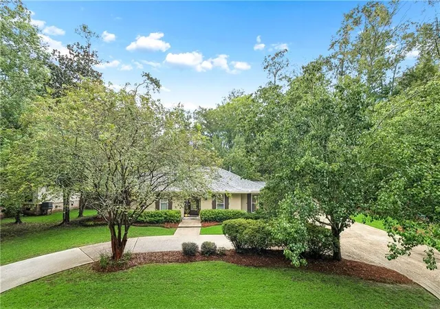 Photo 3 of Single family home for sale at 237 Shaunell Dr, Mandeville, LA 70448 | MLS# 2576587 | Listing updated on 2026-09-21