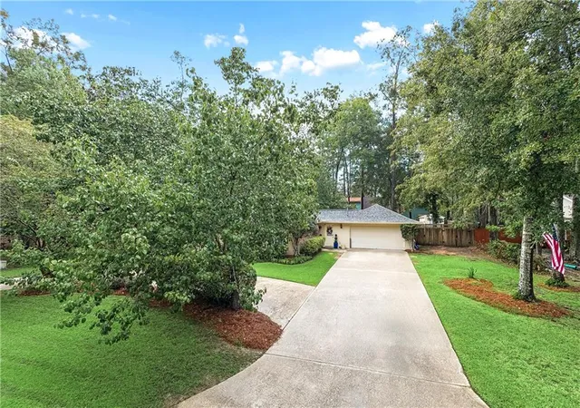 Photo 3 of Single family home for sale at 237 Shaunell Dr, Mandeville, LA 70448 | MLS# 2576587 | Listing updated on 2026-09-21