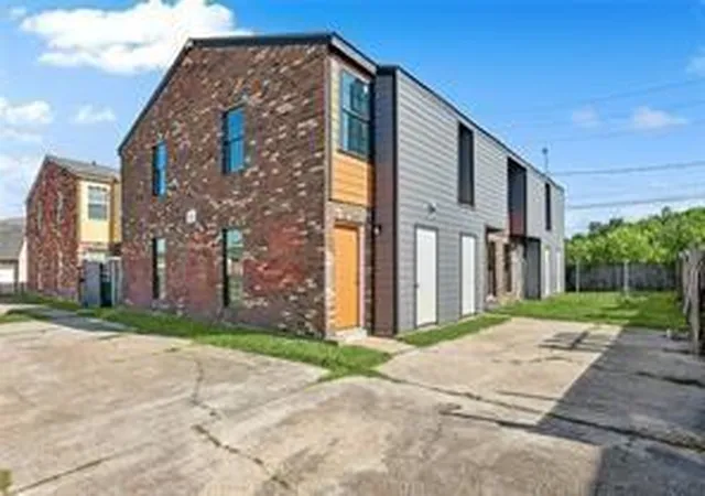 Photo 1 of Townhouse for sale at 508 Revere Dr, La Place, LA 70068 | MLS# 2576500 | Listing updated on 2026-09-19