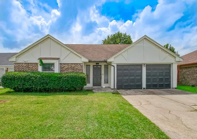 Photo 1 of Single family home for sale at 2208 Breckenridge Dr, Harvey, LA 70058 | MLS# 2575096 | Listing updated on 2026-09-27