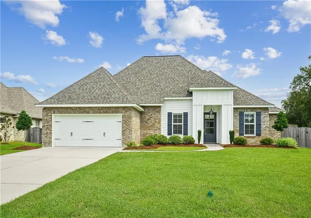 Photo 1 of Single family home for sale at 200 Hidden Crk Blvd, Covington, LA 70433 | MLS# 2576480 | Listing updated on 2026-09-17