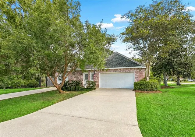 Photo 3 of Sale Pending at 16231 Indian Point Dr, Madisonville, LA 70447 | MLS# 2575013 | Listing updated on 2026-09-22