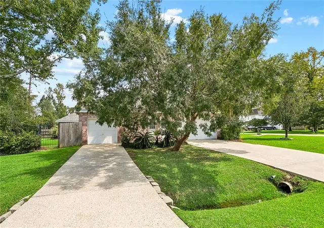 Photo 3 of Sale Pending at 16231 Indian Point Dr, Madisonville, LA 70447 | MLS# 2575013 | Listing updated on 2026-09-22