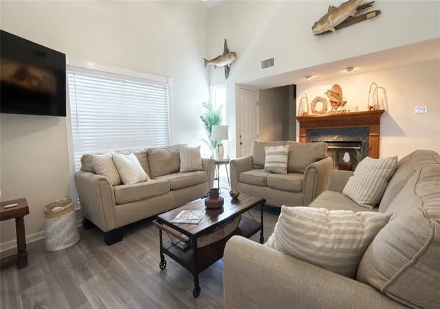Photo 4 of Single family home for sale at 4930 Deborah Ann Dr, Barataria, LA 70036 | MLS# 2576268 | Listing updated on 2026-09-30