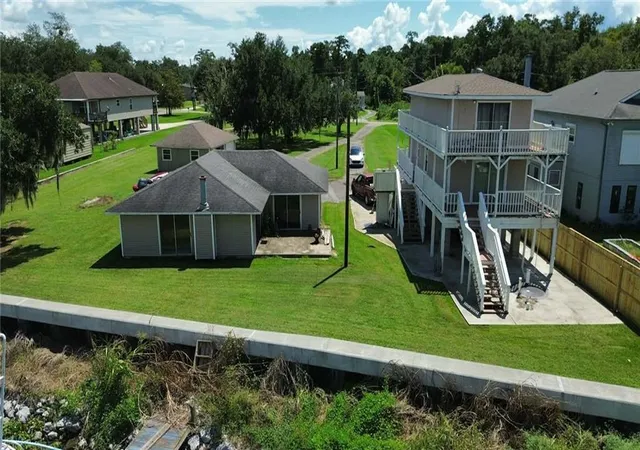 Photo 3 of Single family home for sale at 612 Jean Lafitte Blvd, Jean Lafitte, LA 70067 | MLS# 2575640 | Listing updated on 2026-09-11