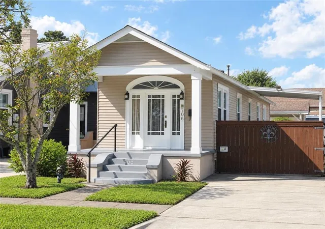 Single family home for sale at 706 Amelia St, Gretna, LA 70053 | MLS# 2576669