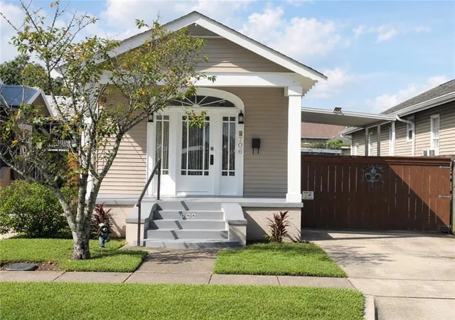 Photo 2 of Single family home for sale at 706 Amelia St, Gretna, LA 70053 | MLS# 2576669 | Listing updated on 2026-10-06