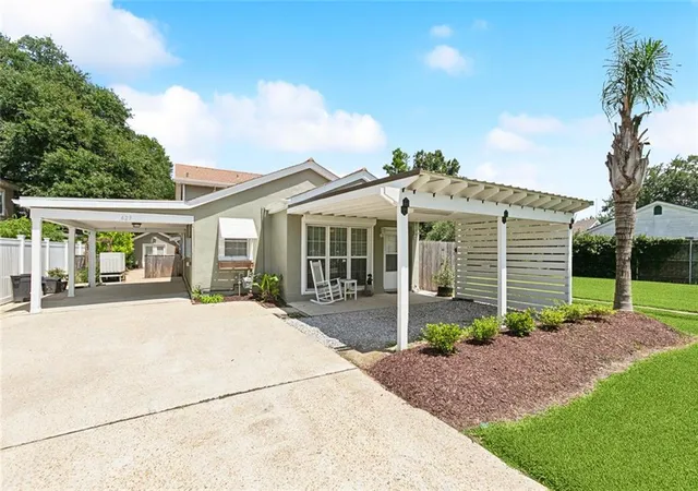 Photo 2 of Single family home for sale at 623 Bonnabel Blvd, Metairie, LA 70005 | MLS# 2576040 | Listing updated on 2026-09-11