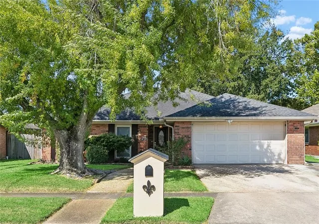Photo 2 of Single family home for sale at 25 Normandy Dr, Kenner, LA 70065 | MLS# 2576686 | Listing updated on 2026-09-11