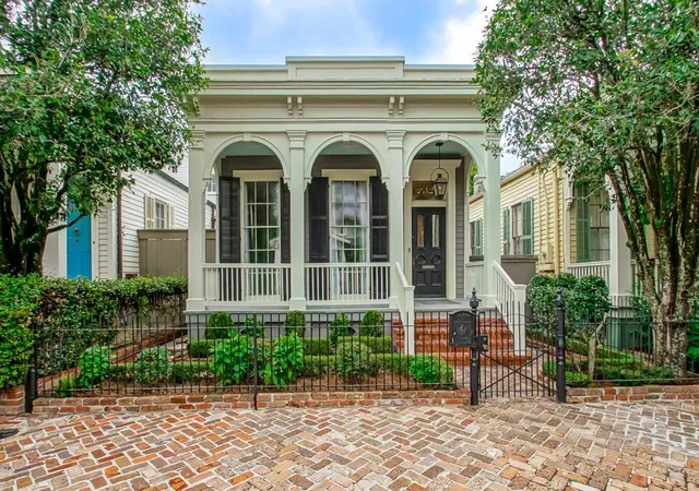Photo 2 of Sale Pending at 2321 Coliseum St, New Orleans, LA 70115 | MLS# 2576361 | Listing updated on 2026-09-22