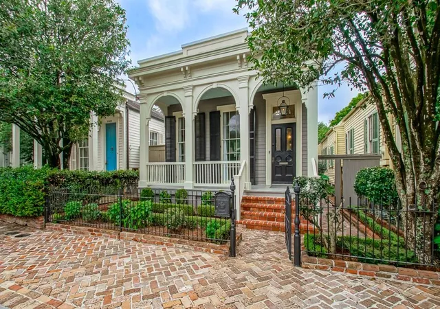 Photo 3 of Sale Pending at 2321 Coliseum St, New Orleans, LA 70115 | MLS# 2576361 | Listing updated on 2026-09-22