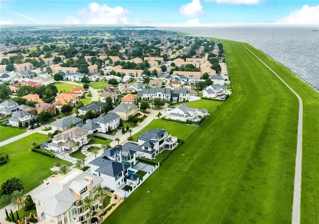 Photo 3 of Mansion for sale at 36 Royal Palm Dr, Kenner, LA 70065 | MLS# 2568240 | Listing updated on 2026-09-12