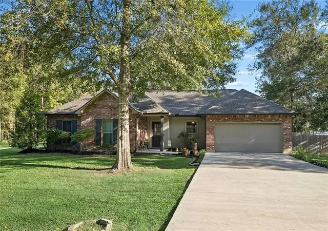 Photo 1 of Single family home for sale at 42704 Brown Rd, Ponchatoula, LA 70454 | MLS# 2576573 | Listing updated on 2026-09-16