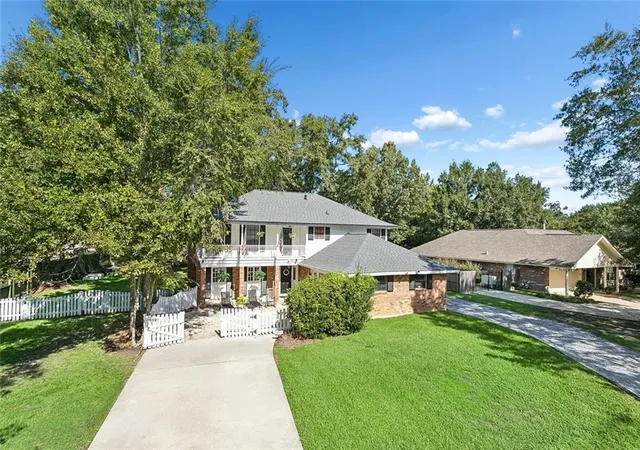 Photo 1 of Single family home for sale at 526 Barbara Pl, Mandeville, LA 70448 | MLS# 2575556 | Listing updated on 2026-09-19