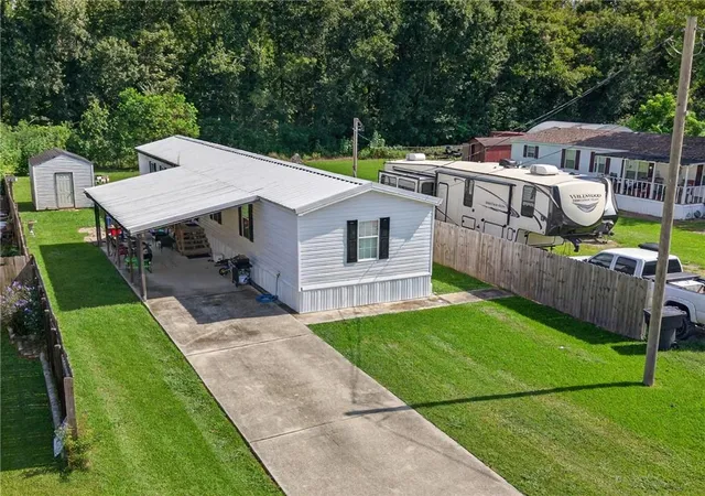 Photo 1 of Single family home for sale at 124 Cedar Dr, Belle Chasse, LA 70037 | MLS# 2576280 | Listing updated on 2026-09-13