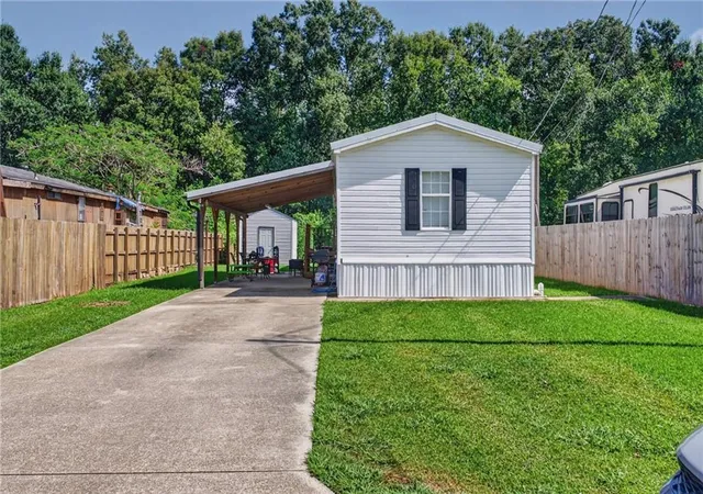 Photo 2 of Single family home for sale at 124 Cedar Dr, Belle Chasse, LA 70037 | MLS# 2576280 | Listing updated on 2026-09-13