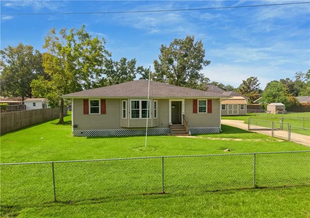 Photo 1 of Single family home for sale at 2116 Webster St, Mandeville, LA 70448 | MLS# 2576430 | Listing updated on 2026-09-18