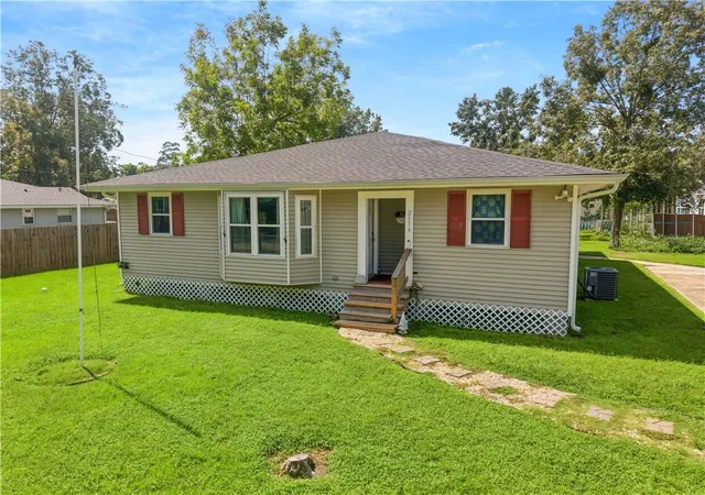 Photo 2 of Single family home for sale at 2116 Webster St, Mandeville, LA 70448 | MLS# 2576430 | Listing updated on 2026-09-18