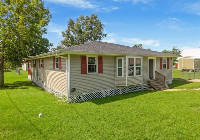Photo 3 of Single family home for sale at 2116 Webster St, Mandeville, LA 70448 | MLS# 2576430 | Listing updated on 2026-09-18