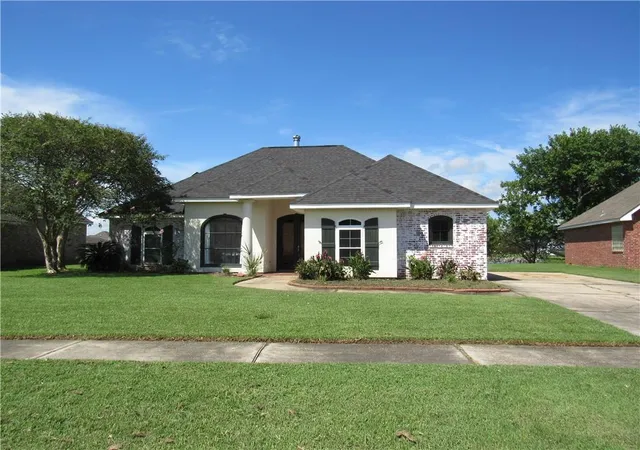 Photo 2 of Single family home for sale at 120 Oak Moss Dr, La Place, LA 70068 | MLS# 2576756 | Listing updated on 2026-09-11