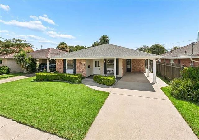 Photo 2 of Single family home for sale at 3417 Metairie Ct, Metairie, LA 70002 | MLS# 2576803 | Listing updated on 2026-09-12