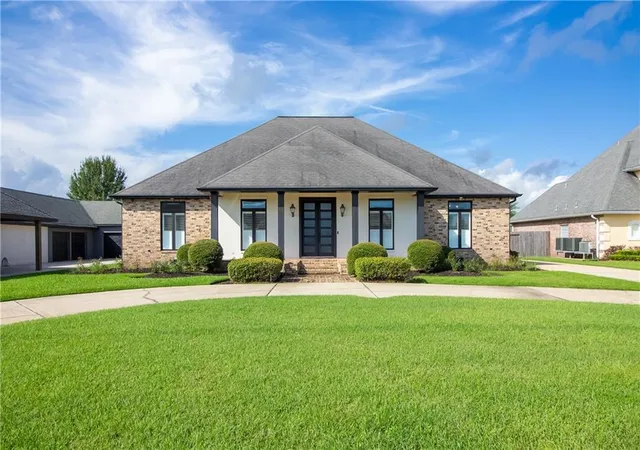 Photo 1 of Single family home for sale at 129 Oak Ridge Dr, La Place, LA 70068 | MLS# 2576769 | Listing updated on 2026-09-14