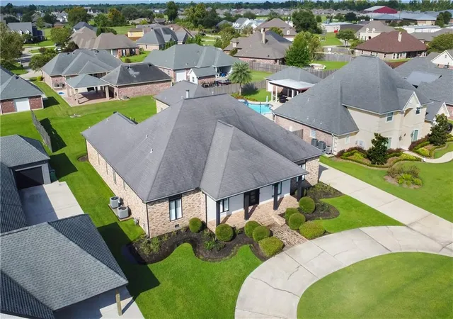Photo 2 of Single family home for sale at 129 Oak Ridge Dr, La Place, LA 70068 | MLS# 2576769 | Listing updated on 2026-09-14