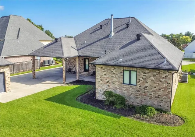 Photo 3 of Single family home for sale at 129 Oak Ridge Dr, La Place, LA 70068 | MLS# 2576769 | Listing updated on 2026-10-05