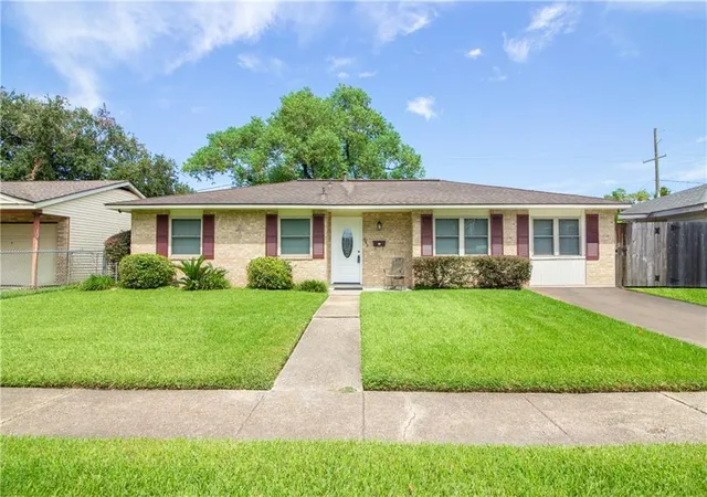 Photo 1 of Single family home for sale at 305 Greenwood Dr, La Place, LA 70068 | MLS# 2576776 | Listing updated on 2026-09-11