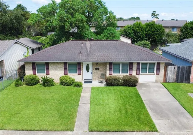 Photo 2 of Single family home for sale at 305 Greenwood Dr, La Place, LA 70068 | MLS# 2576776 | Listing updated on 2026-09-11