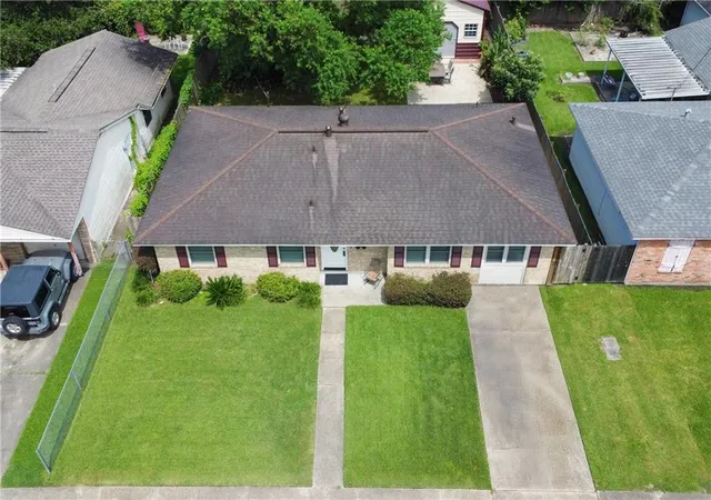 Photo 3 of Single family home for sale at 305 Greenwood Dr, La Place, LA 70068 | MLS# 2576776 | Listing updated on 2026-09-11
