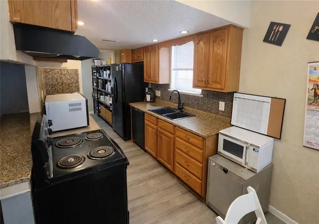 Photo 3 of Sale Pending at 516 Lynnmeade Rd, Gretna, LA 70056 | MLS# 2576763 | Listing updated on 2026-09-15